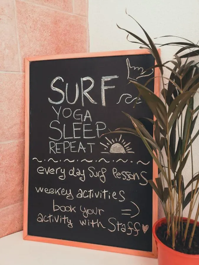 Хостел International Surf Camp Only Surf Коральео